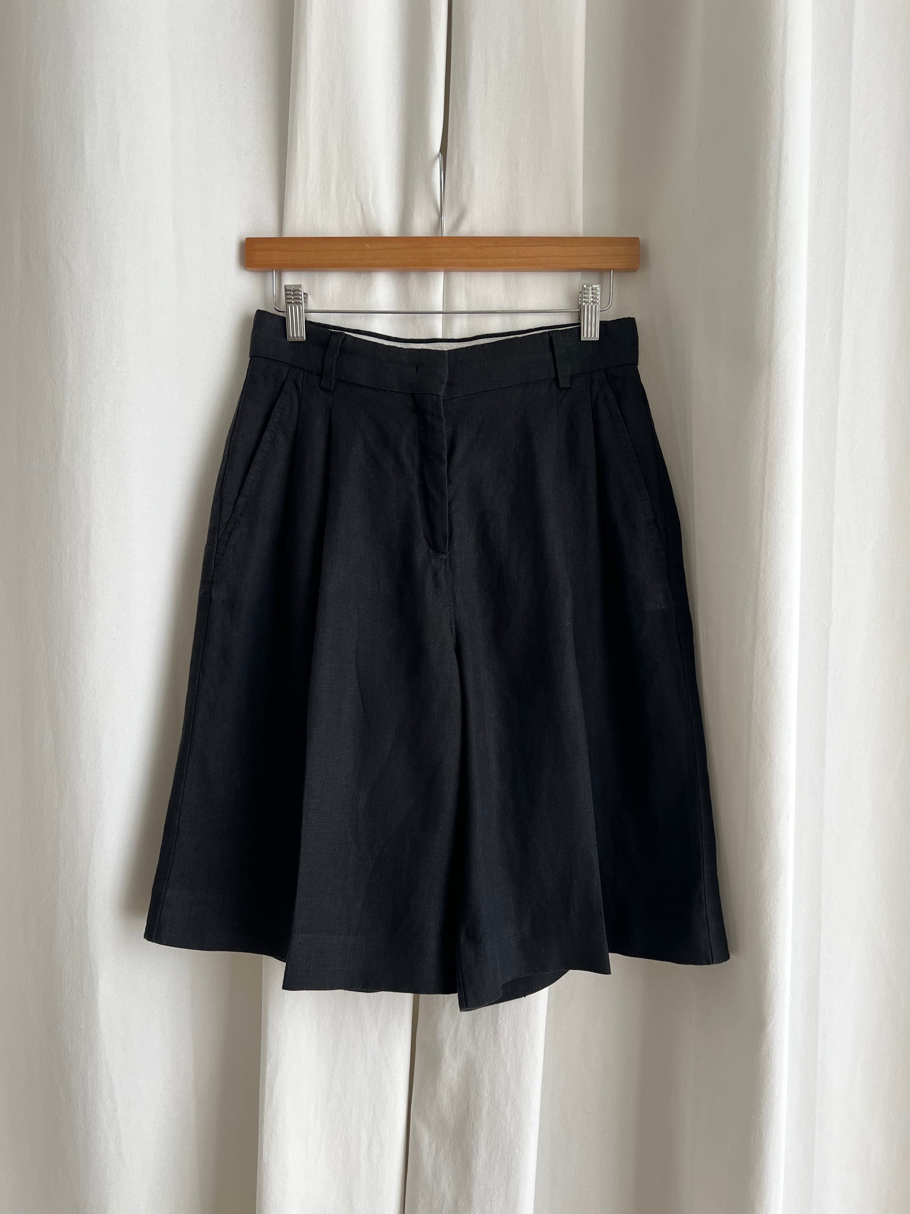MaxMara pure linen black bermuda