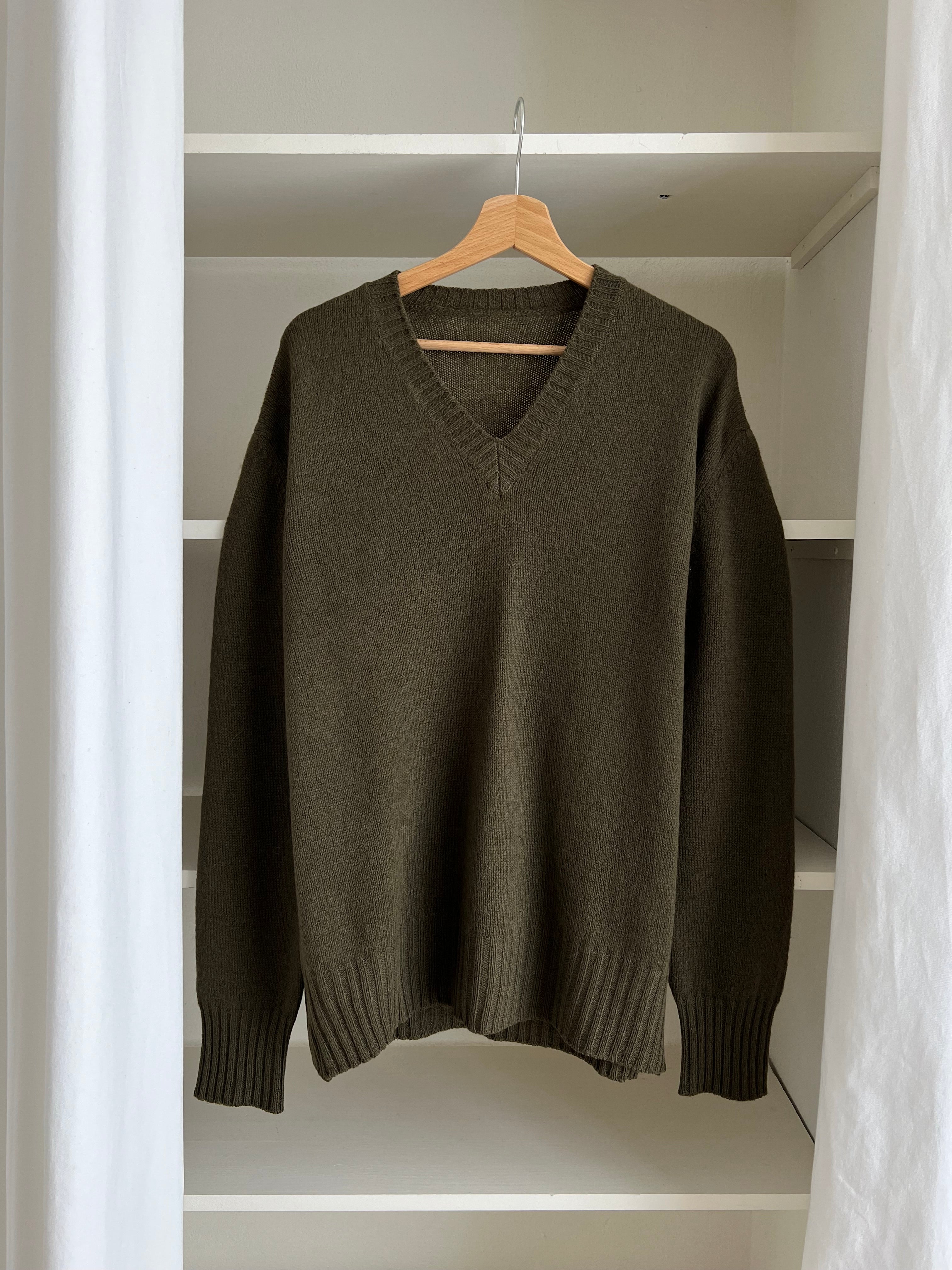 100% wool dark green classic pull