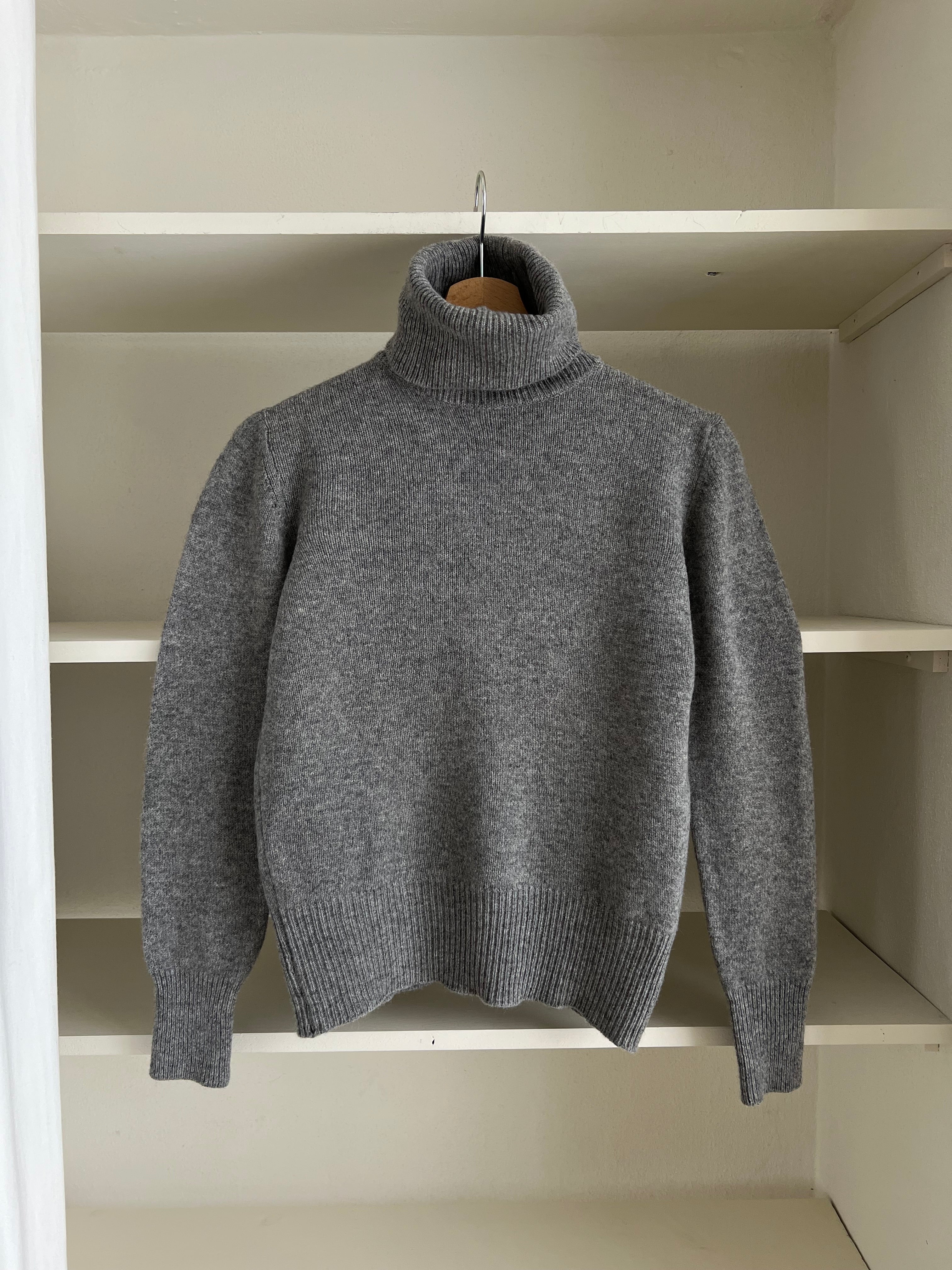 Pure wool crop turtleneck