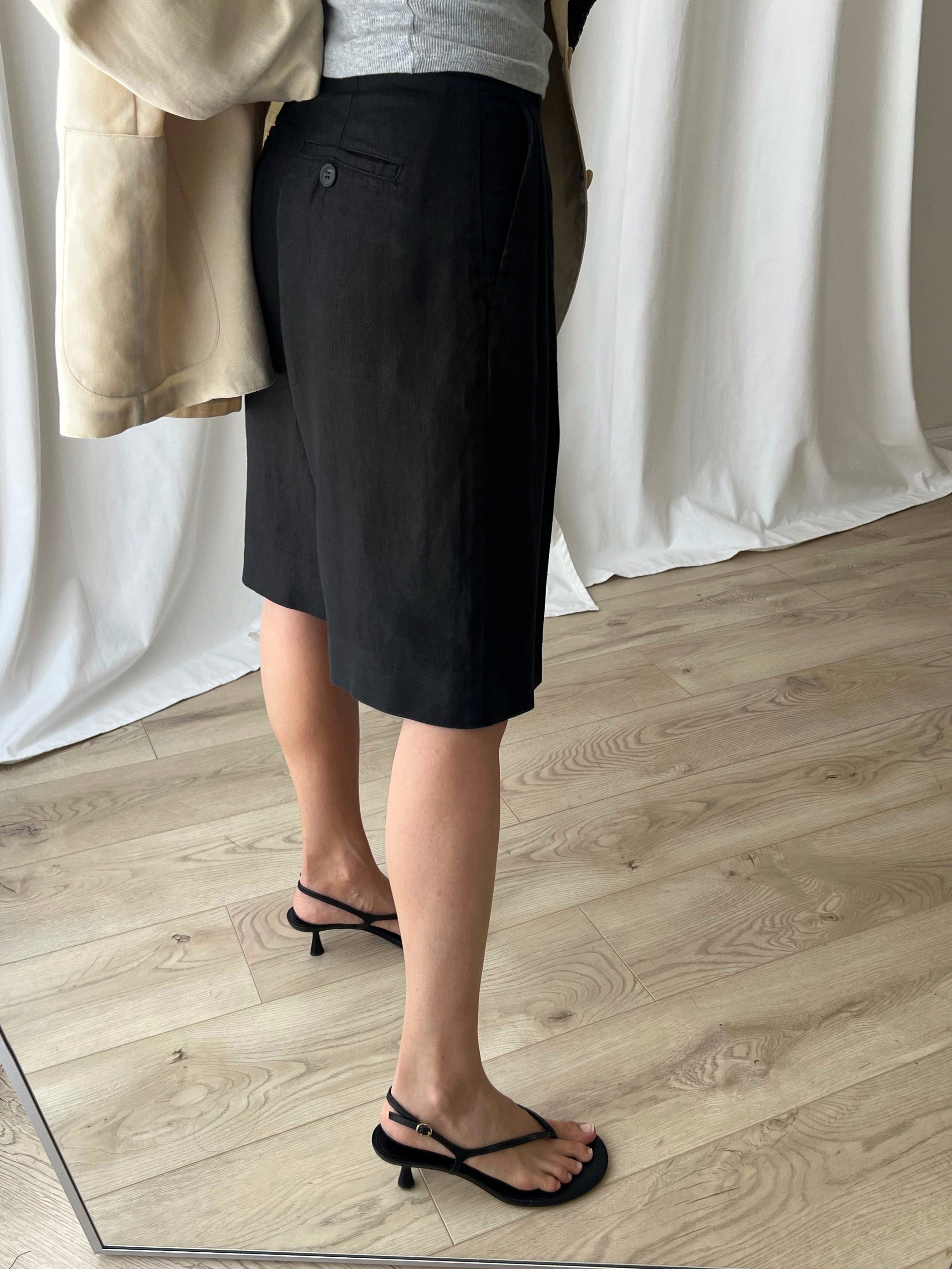 MaxMara pure linen black bermuda
