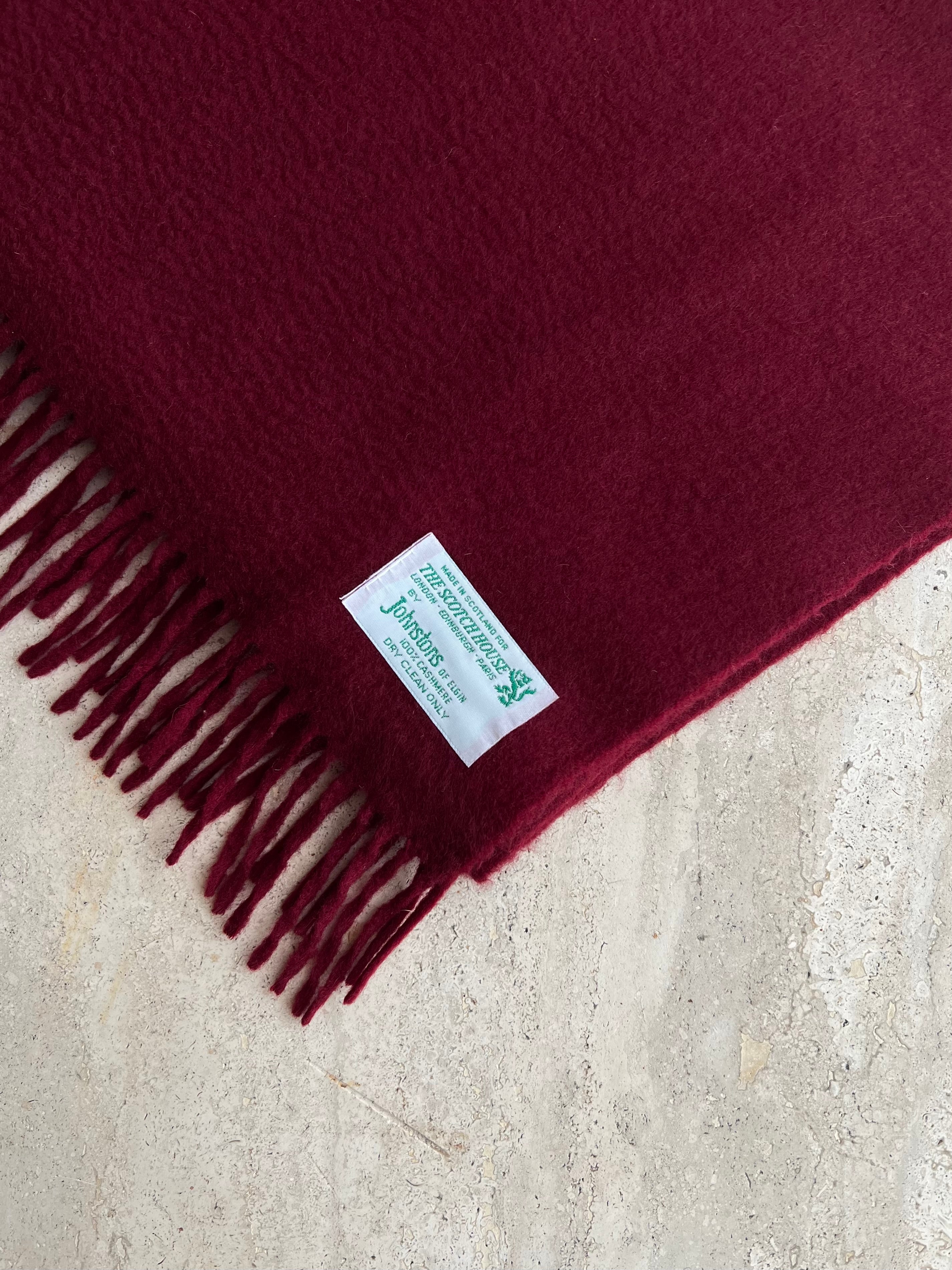 100% Cashmere bordeaux scarf