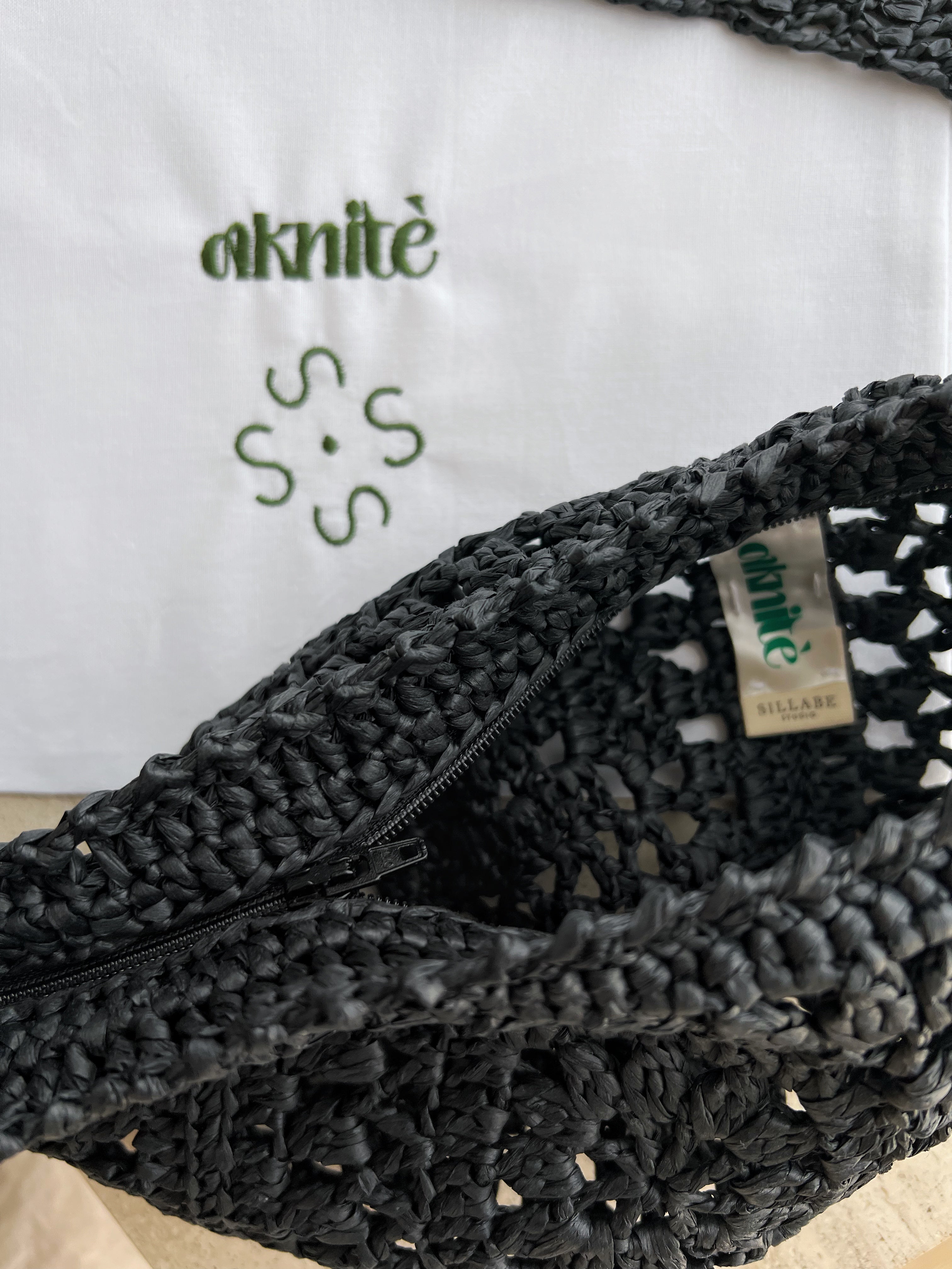 Aknitè x Sillabe Studio - Moon bag black