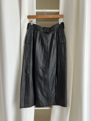 100% leather buttoned skirt